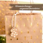 6 goldfolierte Geschenktüten – Holly Jolly - Image 5